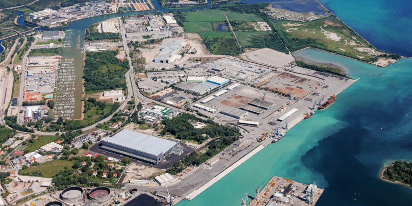 Estudio de alternativas de emplazamiento de una plataforma fija y flotante en Monfalcone, Italia