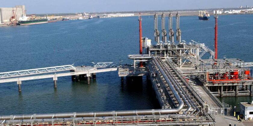 Estudio de interferencias de atraques de la terminal de GNL de Damietta, Egipto