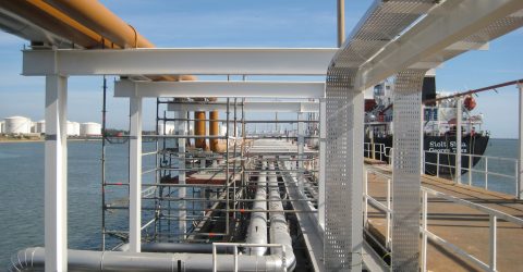 Proyecto y asistencia técnica del nuevo rack de tuberías en el pantalán Reina Sofía del puerto de Huelva