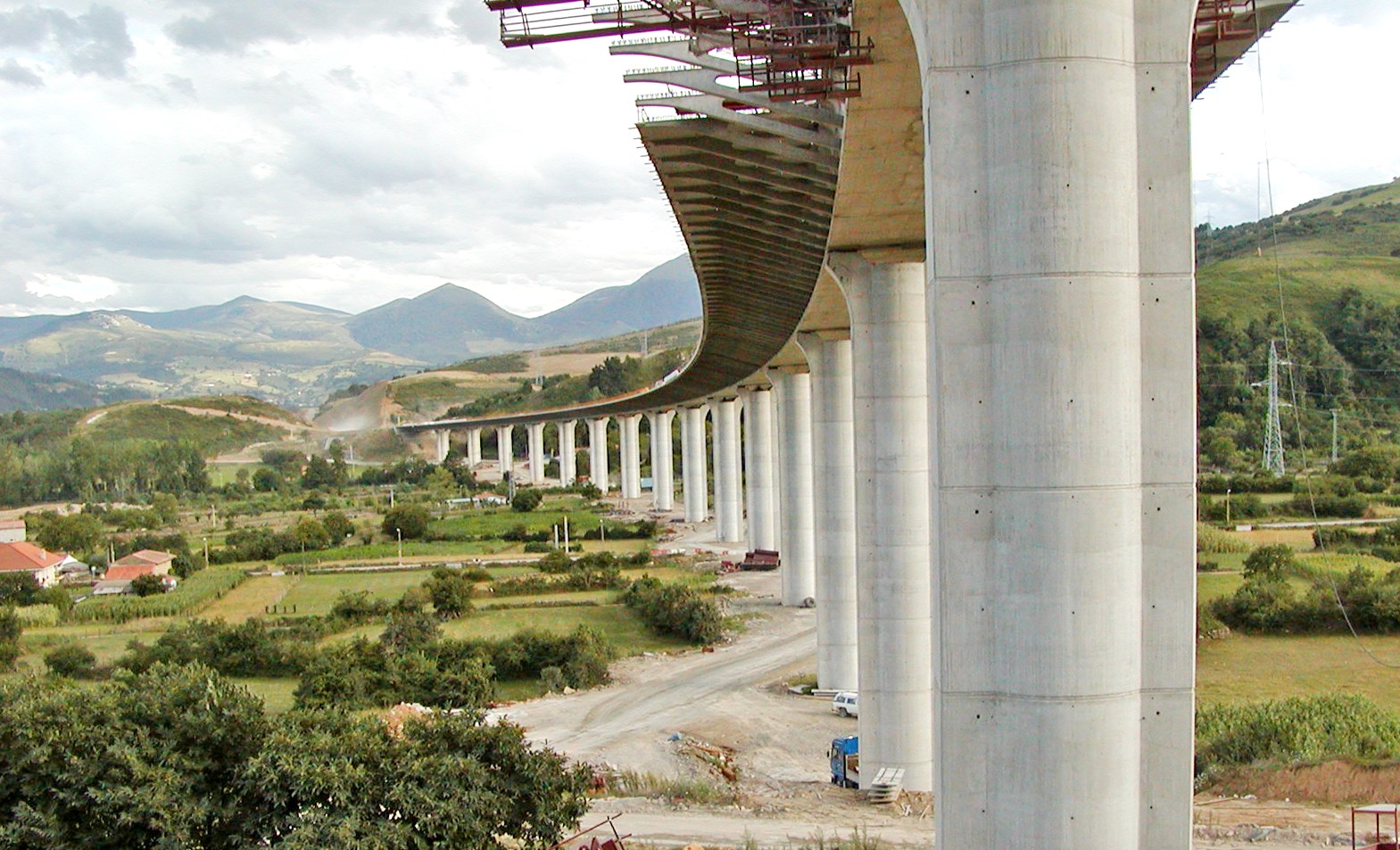Viaducto de Pedredo en la autovía A-67, Cantabria