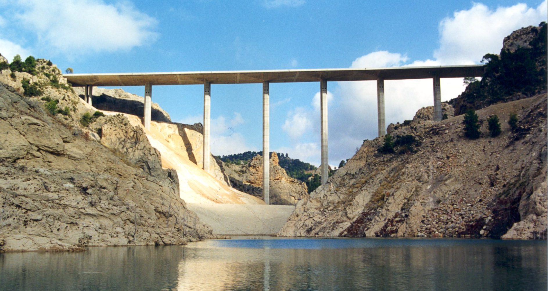 Proyecto constructivo del viaducto del Barranco de la Vid en el embalse de Contreras, autovía Madrid-Valencia