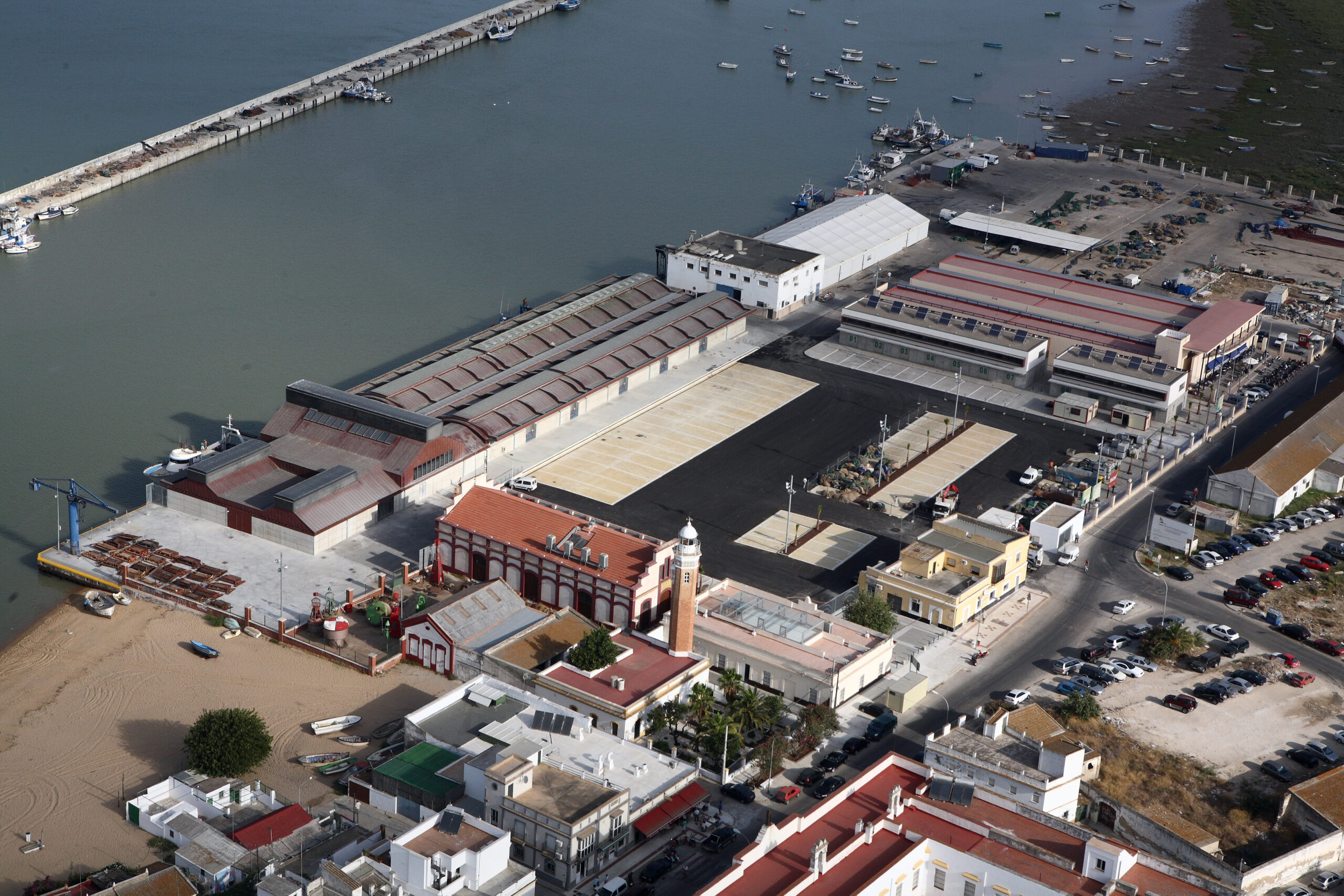 Proyecto y dirección de obra de la lonja de pescado en el puerto de Bonanza, Sanlúcar de Barrameda, Cádiz