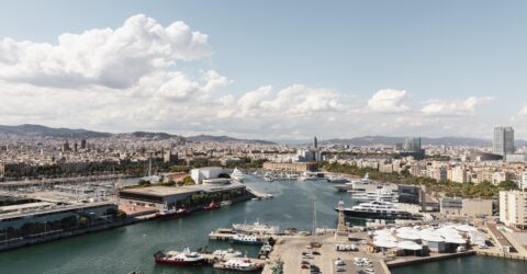 Muelle sur puerto de Barcelona