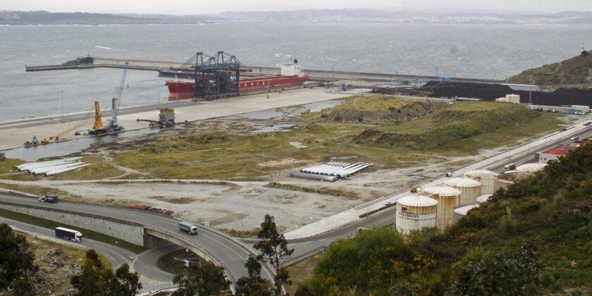 Planta de ensamblaje de estructuras de energía eólica en el puerto de Ferrol
